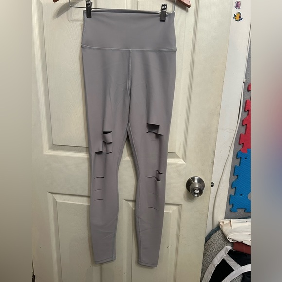 ALO Yoga Pants - Alo Yoga Women’s High Waisted Ripped grey color Warrior Leggings Size Small